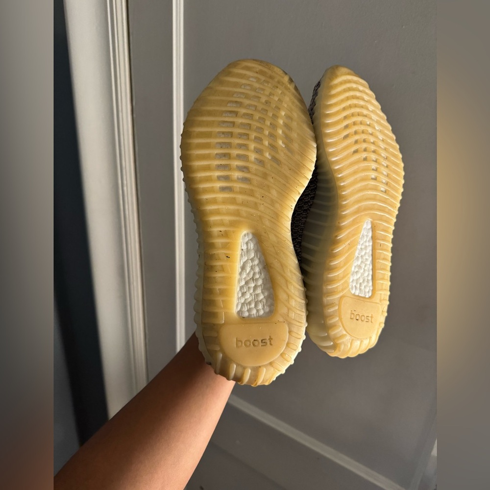 Yeezy Boost 350 V2- Ash Pearl - Picture 9 of 9